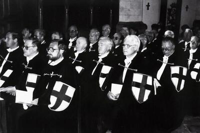 De investituur van de familiares (lekenleden) van de Duitse Orde in de kerk van Alden Biesen 