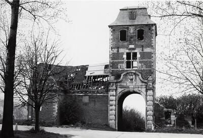 Het poortgebouw na de voorlopige instandhoudingswerken, Alden Biesen