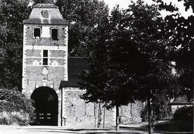 Het poortgebouw gezien van de oostzijde. Alden Biesen