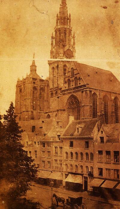 Joseph Ernest Buschmann, (België, 1814-1853), Antwerpen, gezicht op de Onze-Lieve-Vrouwetoren vanaf de Groenplaats, Fotografie
