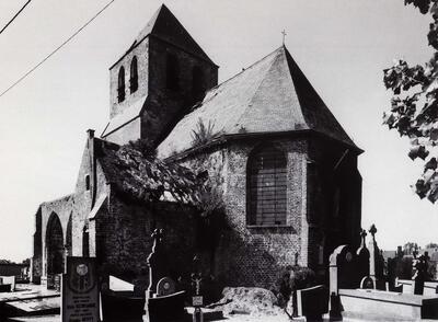 Oude kerk, Ettelgem. Gezicht op koor en sacristie. Ruïne, Monumenten