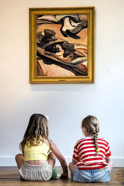 Zaalzicht schildersatelier, zomer 2024, Permekemuseum Jabbeke. Mu.ZEE Oostende