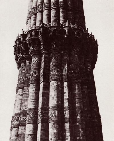 Samuel Bourne (Groot-Brittannië, 1834-1912), The Kutub Minar (een 13e-eeuwse mohammedaanse zegezuil), Delhi, 1865-1866. Fotografie
