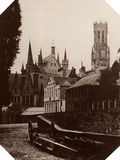 Victor Daveluy (België), Brugge, de Groenerei met de toren van het Belfort. Omstreeks 1870. Fotografie