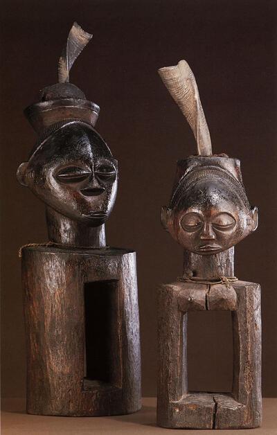 Voorouderbeelden (man en vrouw). Tumbwe, Marungu, Zaïre. Afrika