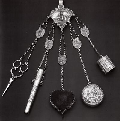 Zilveren chatelaine. 19e eeuw. Mode