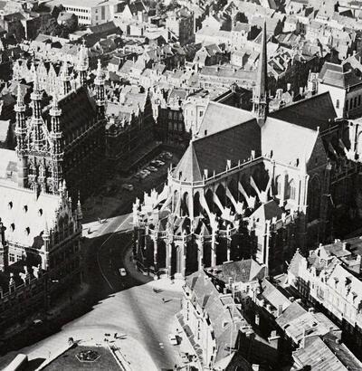 Leuven. Grote Markt, St.-Pieters­kerk. Gotisch bouwen in Brabant
