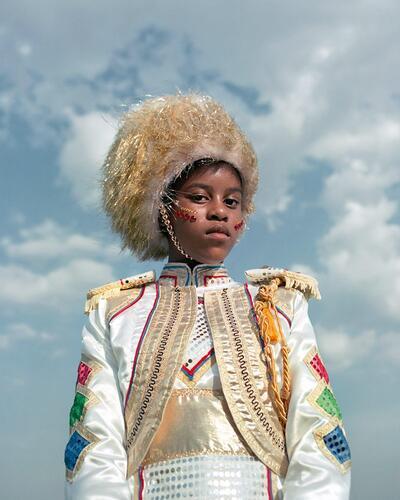 Alice Mann, Siphithemba Mshengu, uit de serie Drummies, 2018 © Alice Mann. Courtesy AFRONOVA GALLERY 