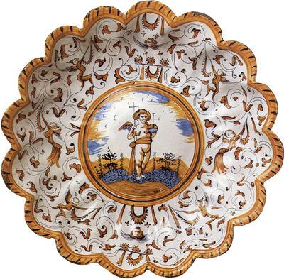 Schaal van polychrome faïence. Keramiek