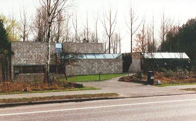Lou Jansen - Woonhuis en praktijk dokter Mol. Parklaan 90, Turnhout. 1974, Braeam