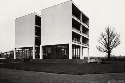 Lou Jansen, Kantoorgebouw Van Gorp. (firma voor wegenbouw en betonprodukten).  Grote Baan 201, Ravels. 1970/71,  Braem