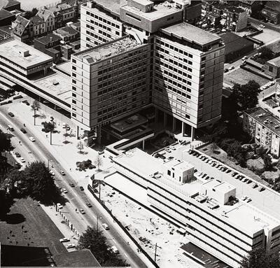 Architektengemeenschap Van den Broek & Bakema: Postcheque- en Girodienst, Arnhem, 1962-1967. Samenwerking Kunstenaar-architect