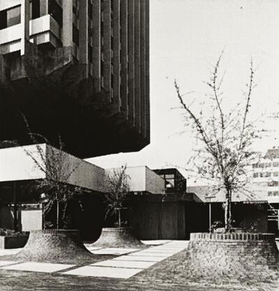 Abe Bonnema, Postcheque- en Girodienst, Leeuwarden, 1972-1975. Samenwerking kunstenaar architect