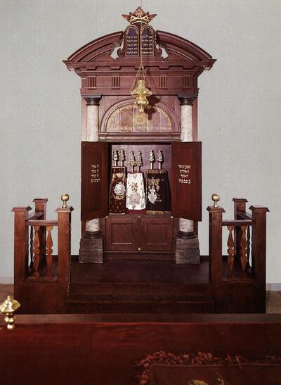 Arke uit de synagoge van Enkhuizen, Joods historisch Museum