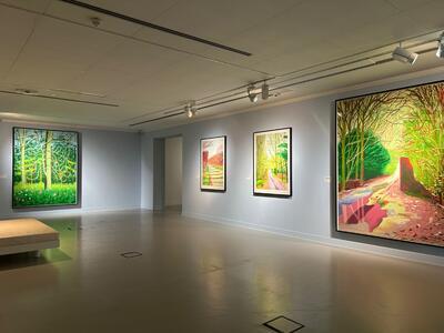 Zaalzicht David Hockney - The Song of the Earth