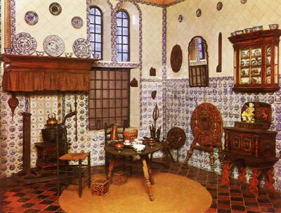 Hlndelooper kamer (17e eeuw) met 18e eeuws meubilair.