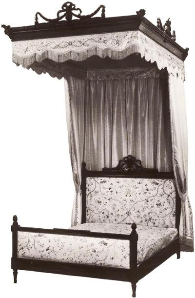 Ledikant bekleed met Chinese zijde, ca. 1780 