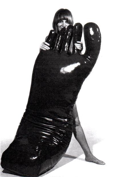 Nicola L. with The Giant Foot, 1969