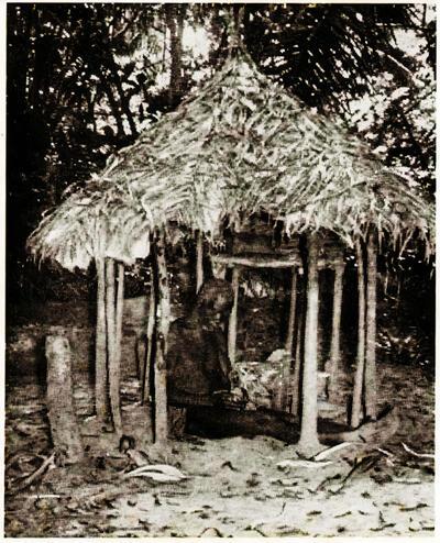 De bandakpa Digale in zijn yanda-hut, dorp Bangooi (afbeelding XV uit Burssens)