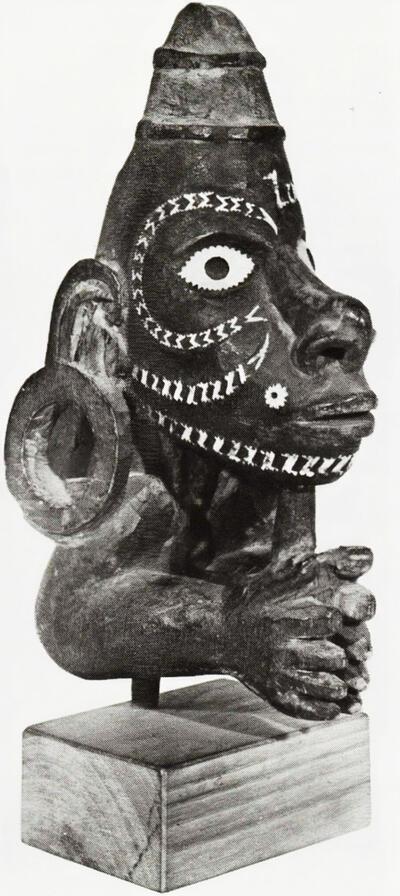 Salomonseilanden, Melanesië. Hout, ingelegd met parelmoer, 22,5 cm, collectie Van Baaren