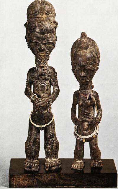 Staande mannelijke en vrouwelijke  figuur, Baule-Atieh, West-Afrika 