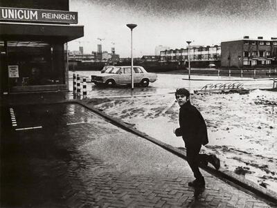 Een architect krijgt een opdracht voor het maken van een wijkje woningen. 