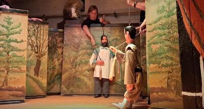 De poesje speelt verder