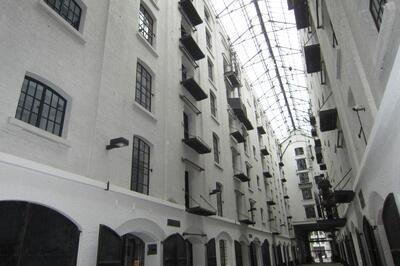 Beglaasde centrale doorgang Stapelhuis Sint-Felix