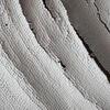 Detail uit ‘The Wall is as Soft as Lace’, in situ Hal Exporuimte Biekorf, Brugge, 2020, hamer/ beitel in muur