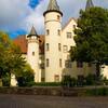Alden Biesen, Arnold en zijn opvolgers bouwden in het Beierse graafschap Rieneck verschillende burchten, zoals Burg Rieneck die ze anderhalve eeuw later verlieten voor het Schloss in Lohr am Main