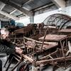 Frans D’Haeyere en zijn aardappelrooier Norvan uit de jaren 1950, een Topstuk van de Vlaamse Gemeenschap Foto: Saskia Vanderstichele