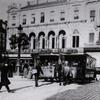 Antwerpen, Meirbrug rond 1900. Twee paardentramwagens van de lijn Meirbrug - Bank - Lange Leemstraat - Van Luppenstraat (herberg " De Wandelende jood''). De tramdienst startte op 6 juni 1885. Later wordt dit de elektrische tramlijn 8. 