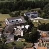 Luchtfoto van het beschermde Gors-Opleeuw met o.a. het kasteel, de vierkantshoeve, de rijschool en de pastorie