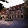 Ingang van het Erasmusmuseum