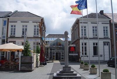 oud gemeentehuis, nu museum de markthallen