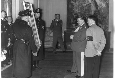Tweede Wereldoorlog Hitler schenkt Göring schilderij voor verjaardag - Roofkunst