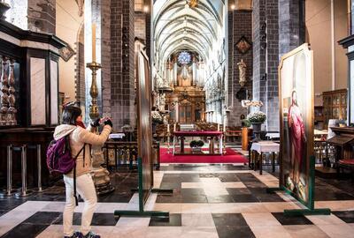 Sint-Jacobskerk, De twee luiken zijn nu zo opgesteld dat men op beide zijden zowel de werken van Michiel Coxcie als die van Jan Van Cleef kan bekijken