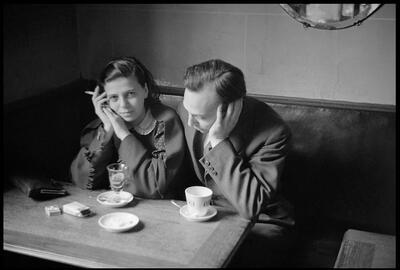 André Kertész Elisabeth et André Kertész, vers 1935. Sélection de 2 prises de vues d’après bandes négatives originales 35 mm numérisées.