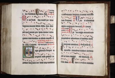muzikaal erfgoed Antifonarium-Tsgrooten, 1522, handschrift, f. 320v, miniatuur met de heilige Cecilia met een portatieforgeltje