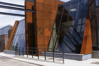 Musée du Verre in Le Bois du Cazier - Glas op een mijnsite, Inkom,