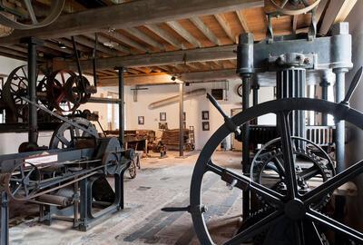 erisemmolen in alsemberg - economuseum voor papier, karton en aandrijftechnieken