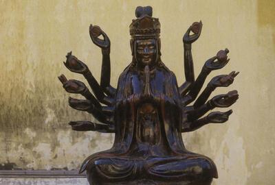 Avalokitesvara, boeddhistische godheid, Noord-­Viëtnam, 18de eeuw, gelakt hout,