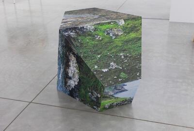Background Hum, Kato Six, 2016, Cera-collectie bij M Leuven