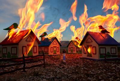 Brian McCarty, Burning Neighborhood, Quartier en flammes Plaine de la Bekaa, Liban 2016 