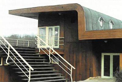 Het modernistische houten strandgebouw te Hofstade (Bourgeois, 1938) doorstond goed de tand des tijds. Het gaat een nieuw leven tegemoet als Sportimonium.  Foto: J. Maryn, Bloso 