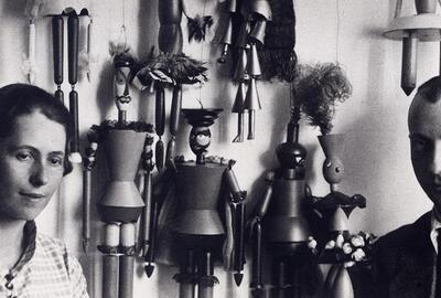 Sophie Taeuber en Hans Arp voor poppen, 1918