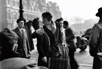 Robert Doisneau, Le baiser de l'Hôtel de Ville, Paris, 1950