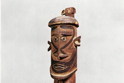 Een prauwversiering,  Nieuw-Brittannië 