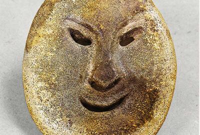 Masker van walvisbeen van de  Inuit, Alaska 