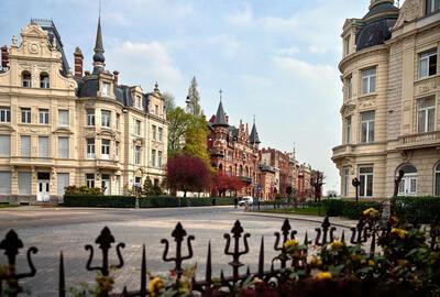 Zicht op het ronde punt van de Cogels-Osylei.